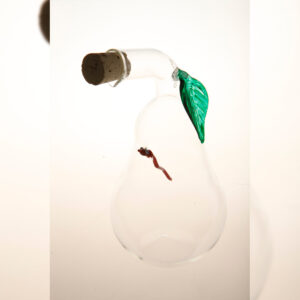 Birnenflasche mit Wurm